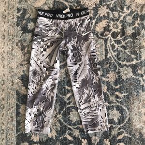 Nike pro capri pants